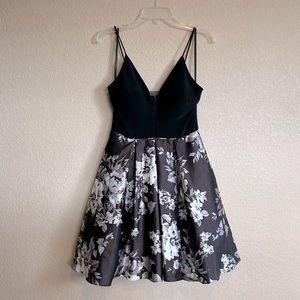 Beautiful Floral & Black Top Dress, Size 3
